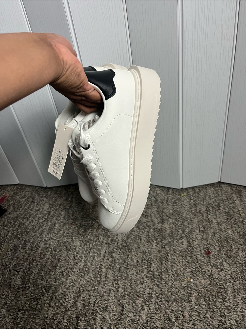 A New Day Women’s White Low-Top Casual Sneakers with Black Heel Accent 6.5 - Picture 4 of 10